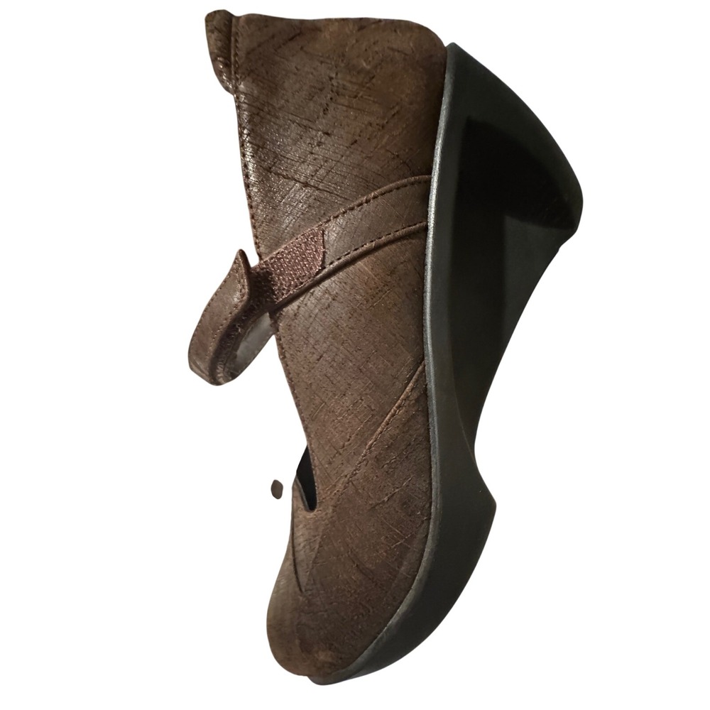 Naot‎ Brown Textured Leather Mary Jane Wedge Pumps  Size 38 Woman's